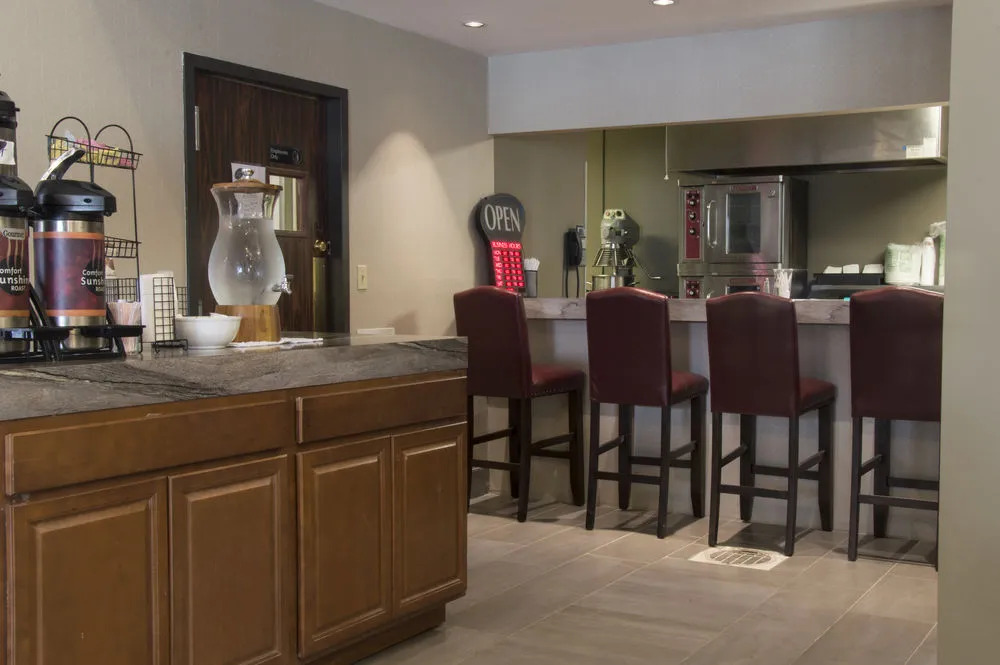 Clarion Inn & Suites Springfield