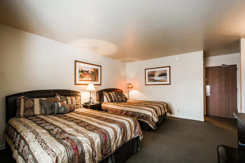 Prospector Accommodations by All Seasons Resort Lodging