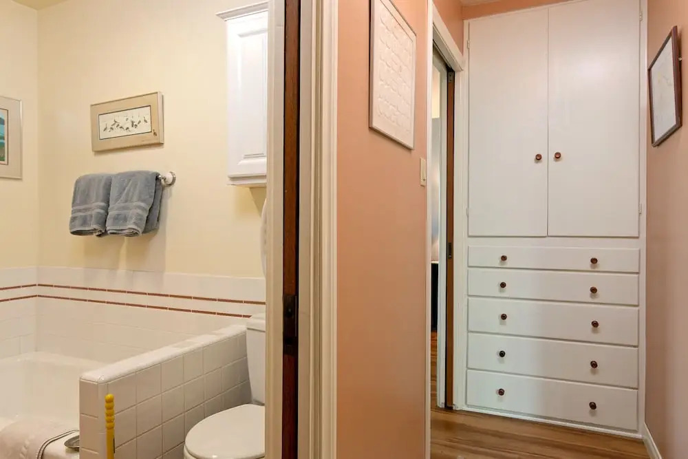 3772 Ventura - 1 Bedroom Duplex