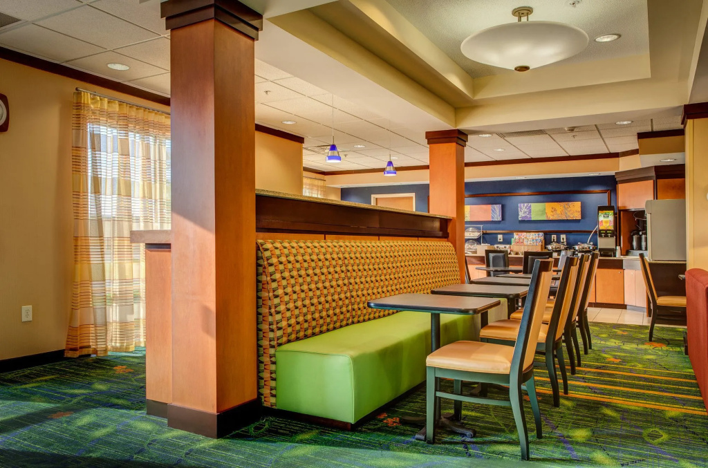 Fairfield Inn and Suites by Marriott Seymour