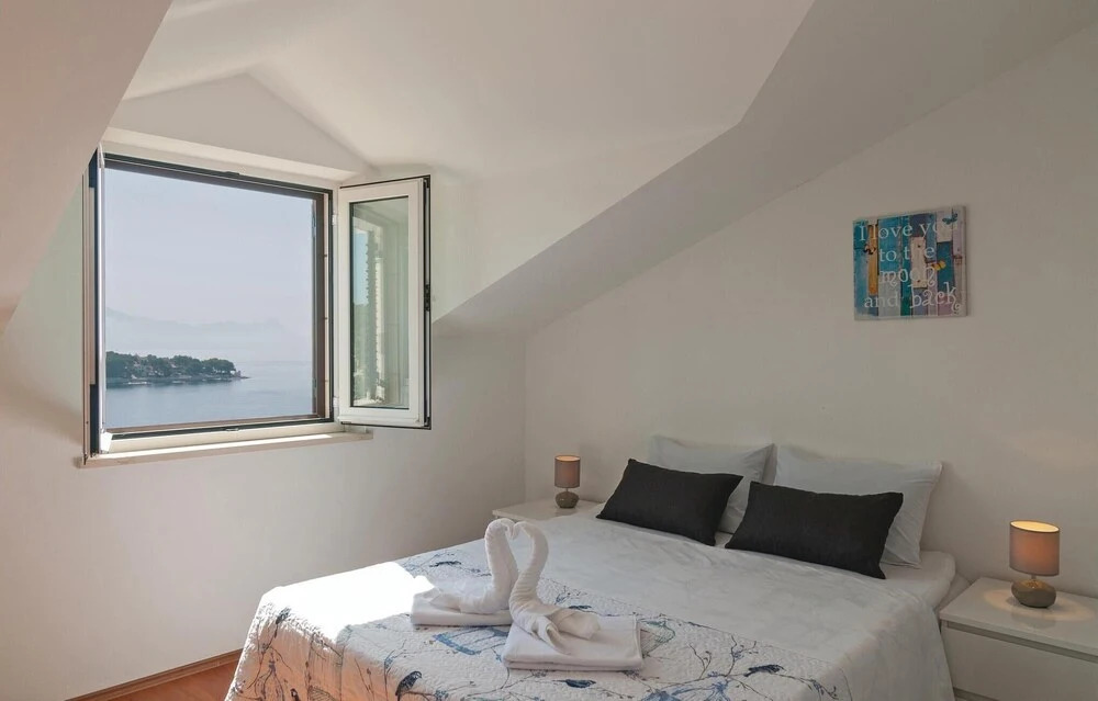 Nice Apartment in Selca With 2 Bedrooms and Wifi