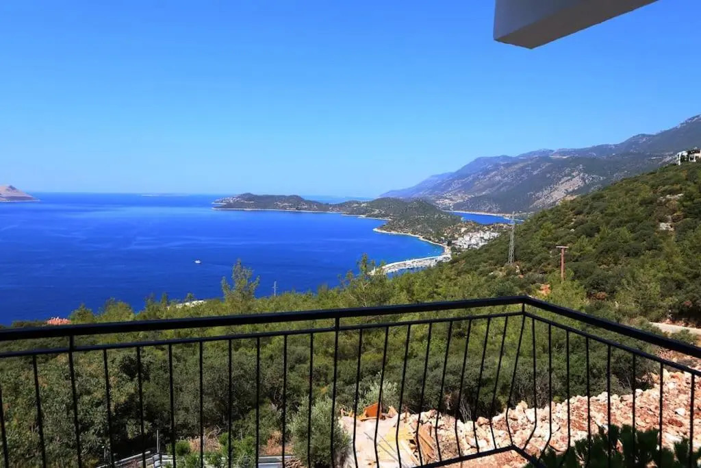 Kaş Ay Işığı Suit Apart