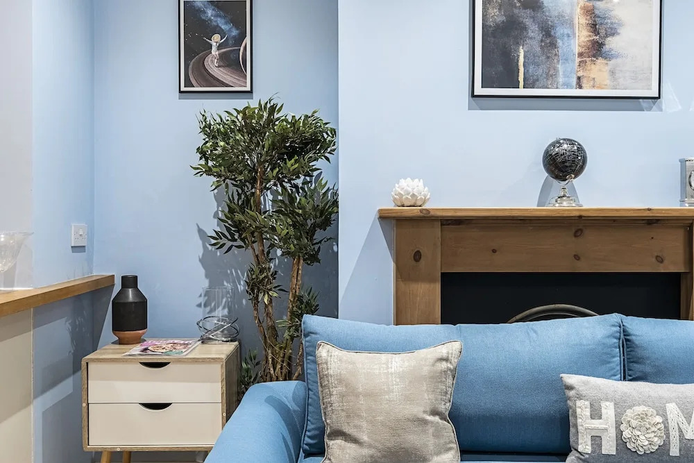 Penryn Apartment by Flexystays