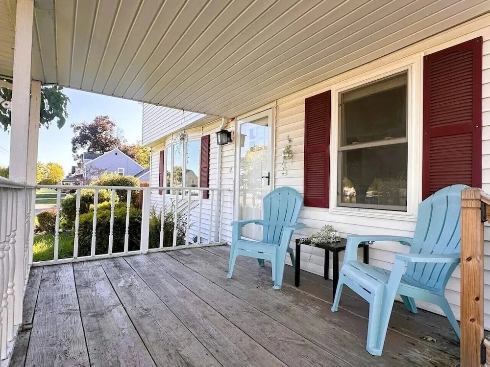 511b Massive 4 Bedroom With Fenced Yard