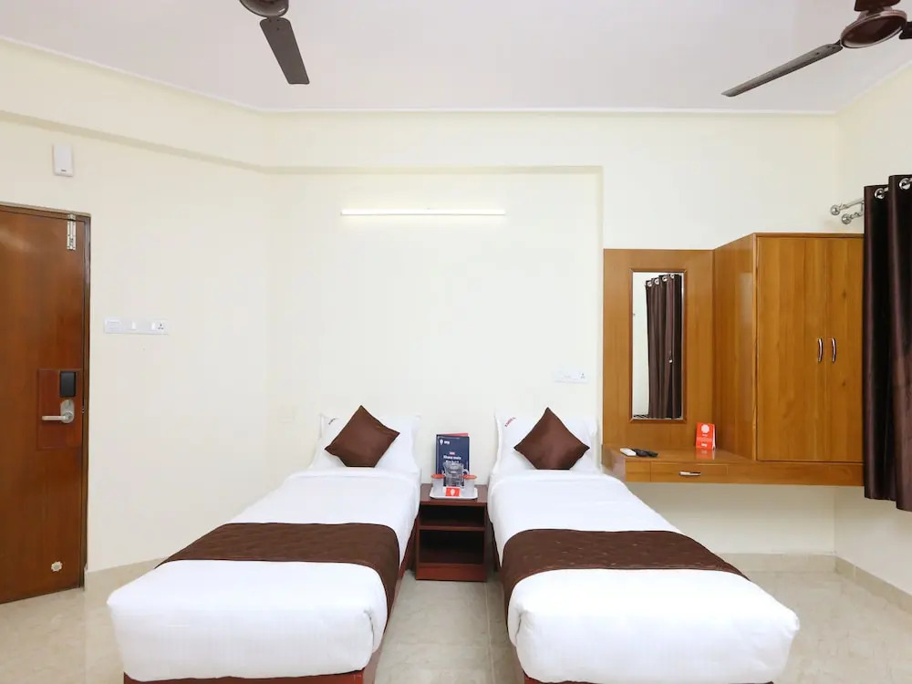 OYO 11433 Kishore Inn