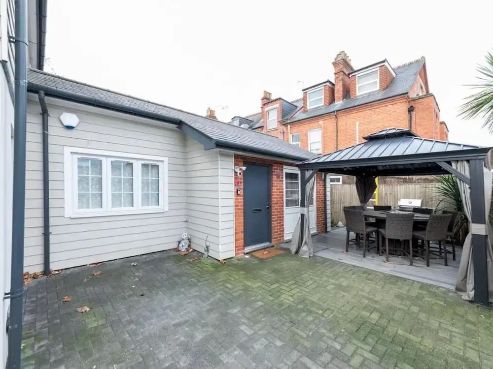 2-bed House in Reading-near Town-sleeps 4