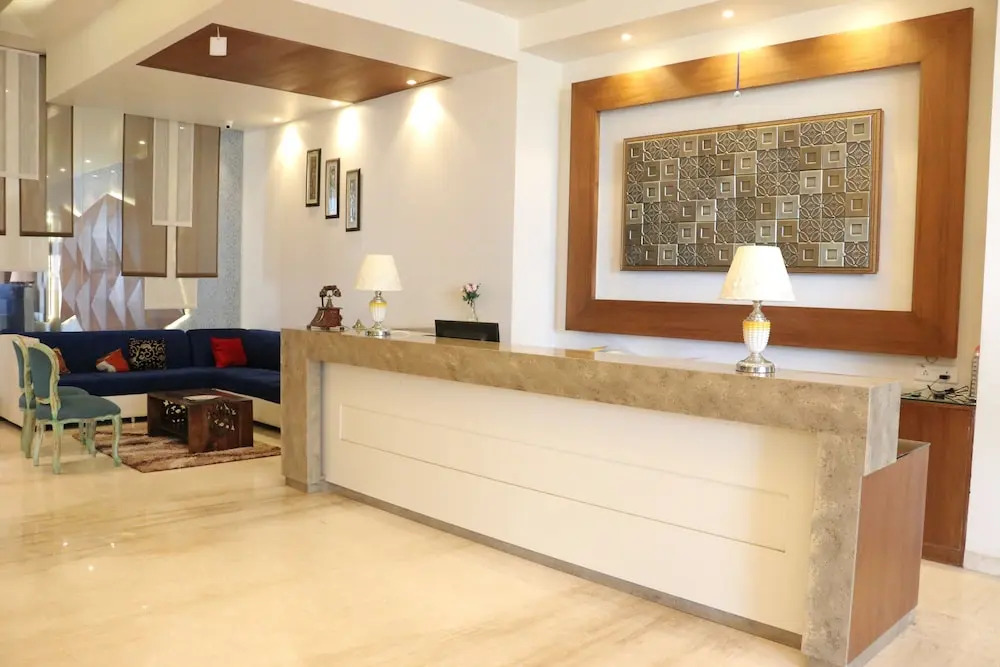 Palmdale Hotel & Resort