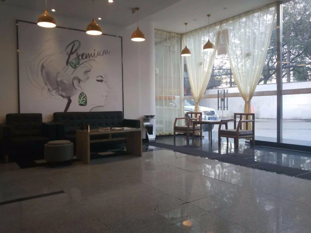 7 Days Premium Xi‘an Railway Station Central Plaza Airport Shuttle Bus Station