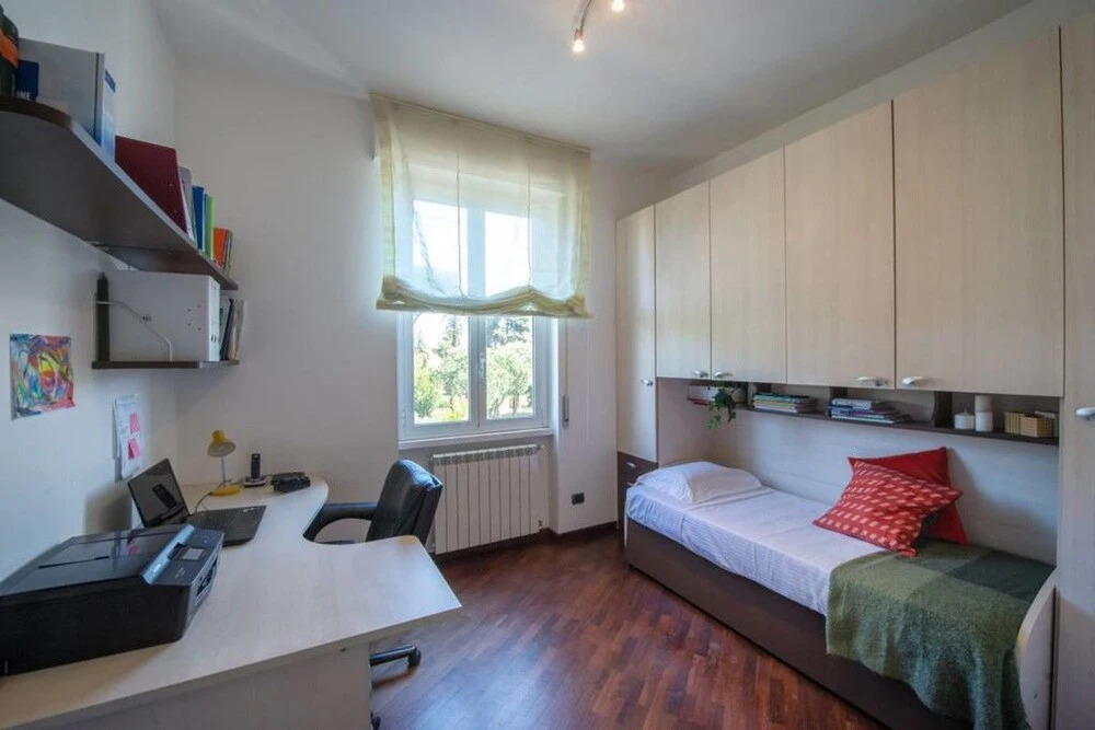 Nice and Colorful 2 bed Flat Near San Giovanni