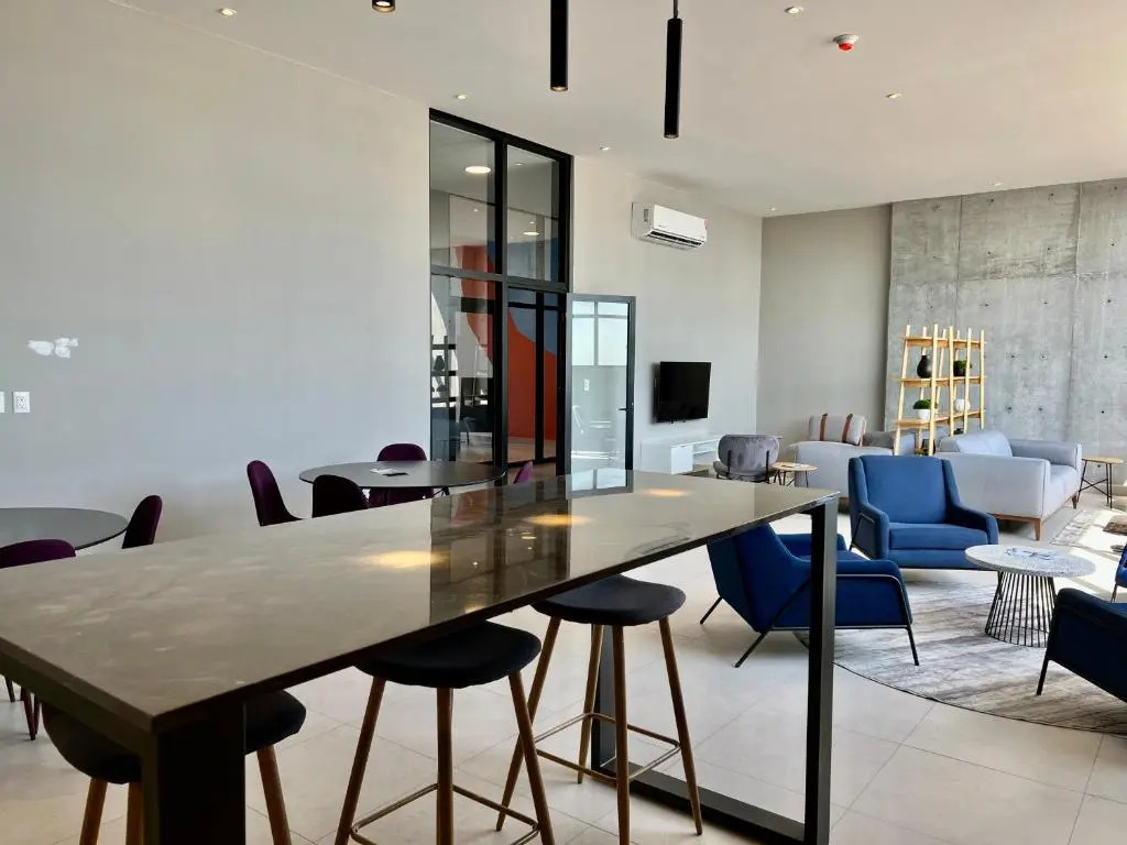 Industrial stylish 3-br. apartment & city views in front of Parque Fundidora & Arena Mty