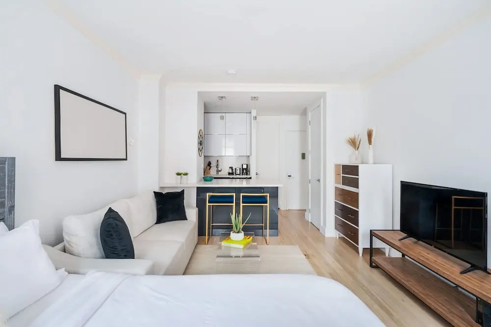 1597-10 New Studio Upper East Side W D in Unit