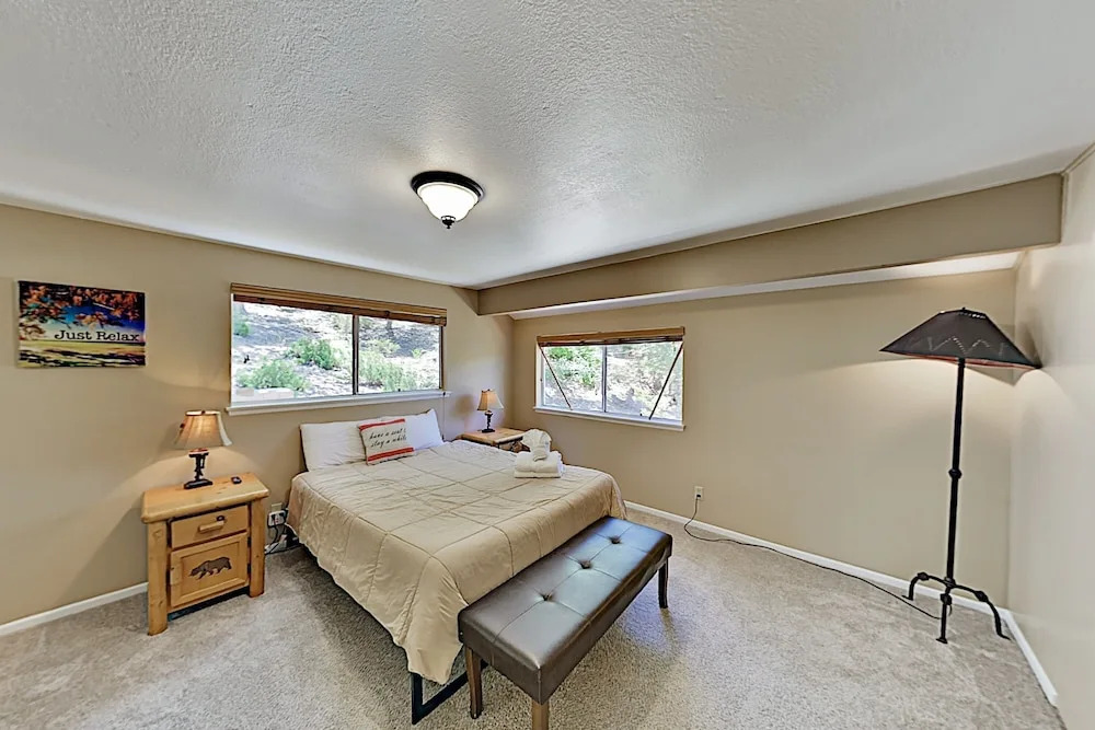 New Listing! All-suite Forest W/ Hot Tub 3 Bedroom Home