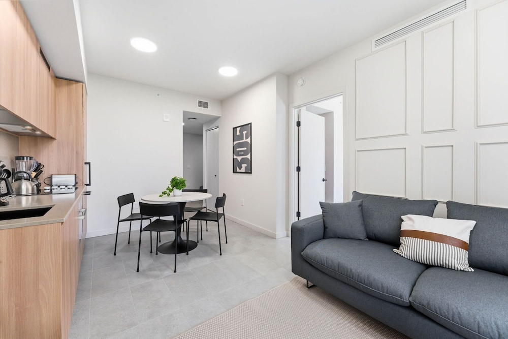 Modern 2BR + Den in Downtown Miami