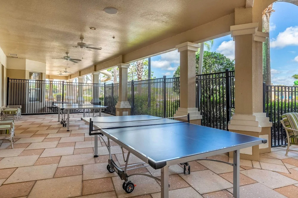 4 Mi to Disney World: Kissimmee Resort Retreat!