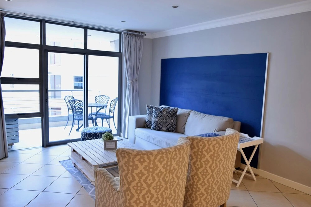 Beach House-style Apartment In City Centre