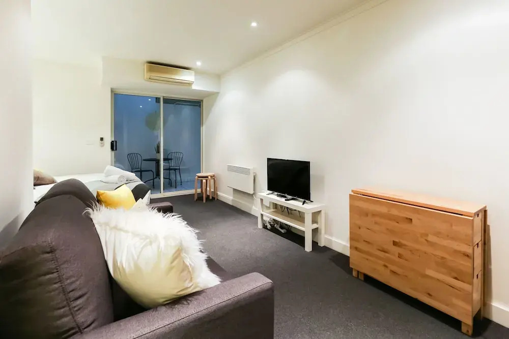 WILLOW, Carlton Studio Apartment