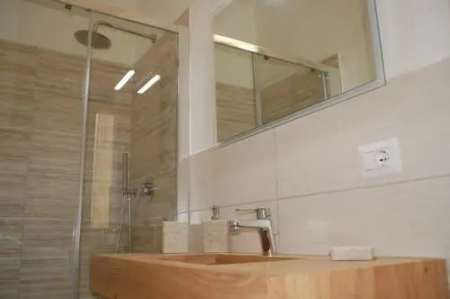Renato Apartments