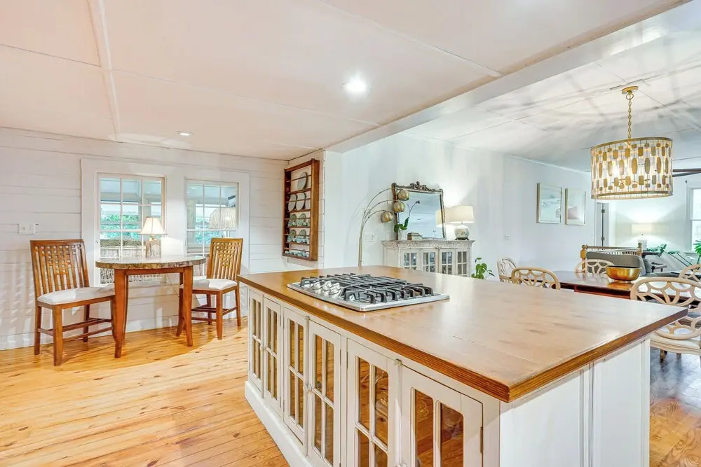 Isle of Palms Getaway w/ Patio, Walk to Beach!