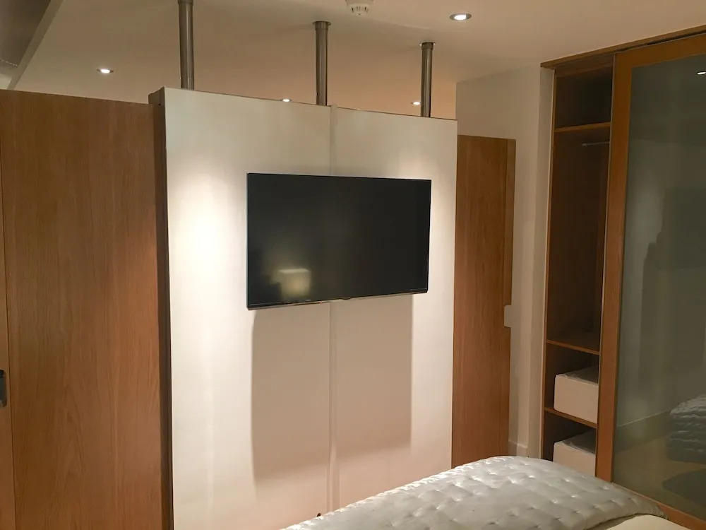 Central Luxury Suites