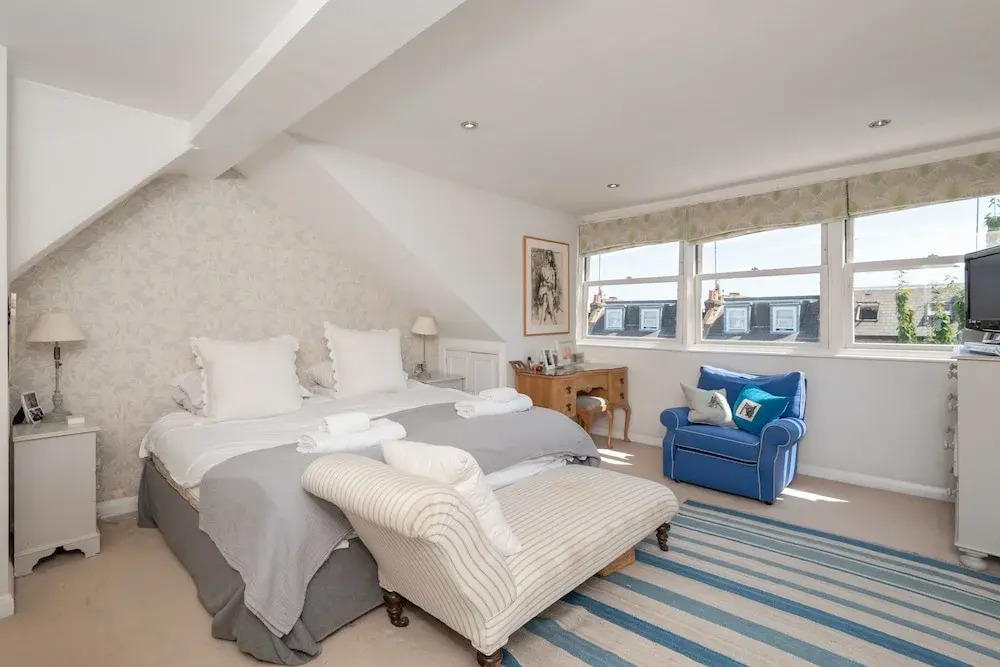 Comforting Clapham Home By The Overground Station