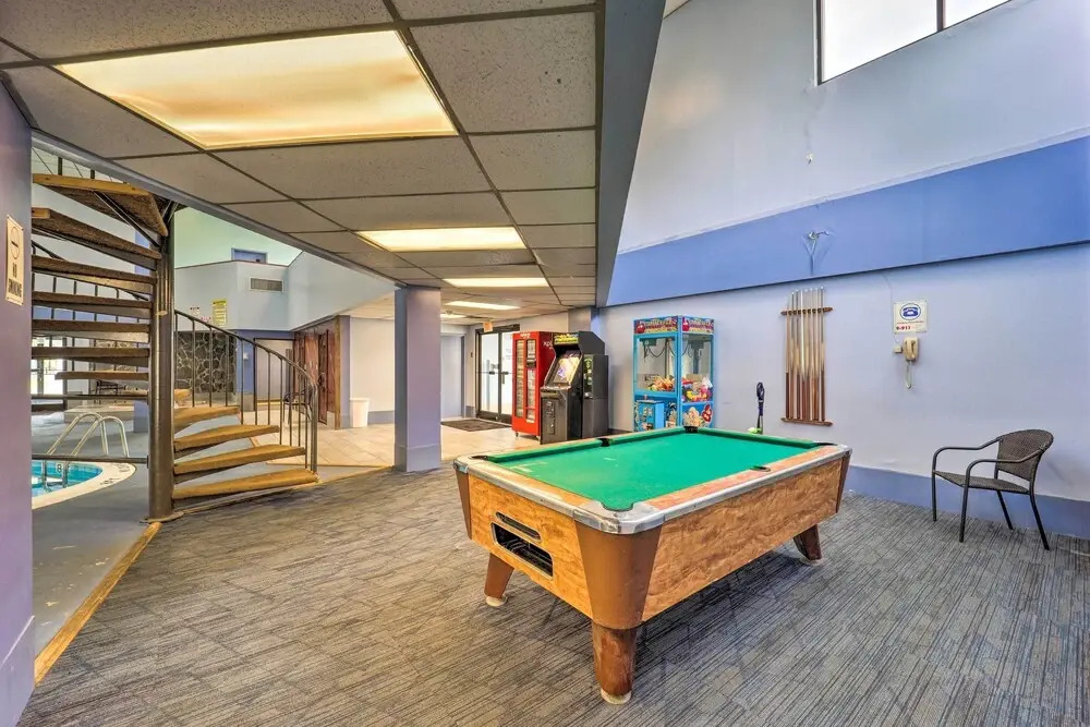 Furnished Deck + Resort Perks: Beech Mtn Retreat!
