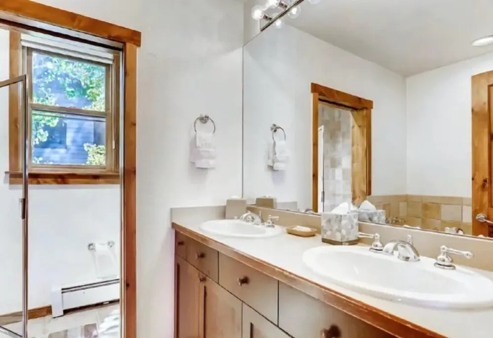 3 Bedroom Mountain Vacation Rental on Historic Downtown Main Street Within Walking Distance to Peak 9 Gondola