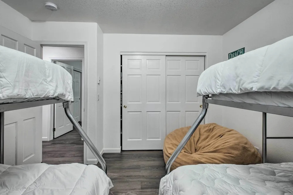 Pet-friendly PNW Home, 1 Mi to Rockaway Beach