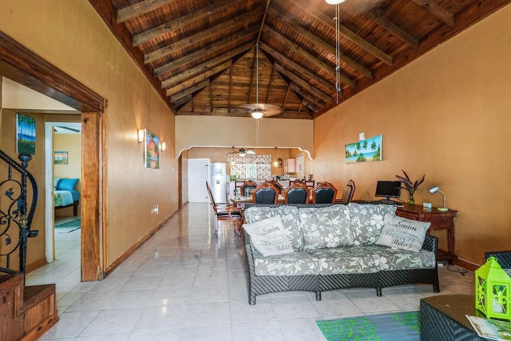 YanceyLargo-6BR Two-Story Estate w/Mountain Views by RedAwning