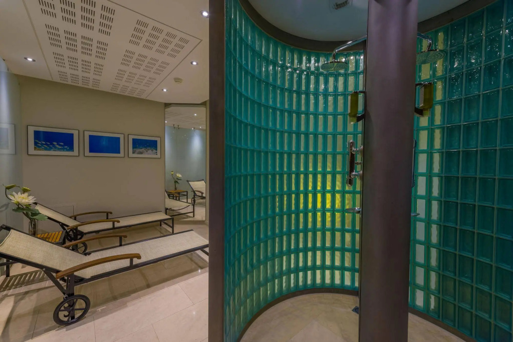 Отель Le Grand Hotel Cayre