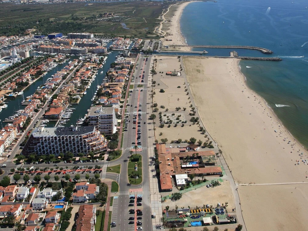 Attractive Holiday Home in Empuriabrava near Beach