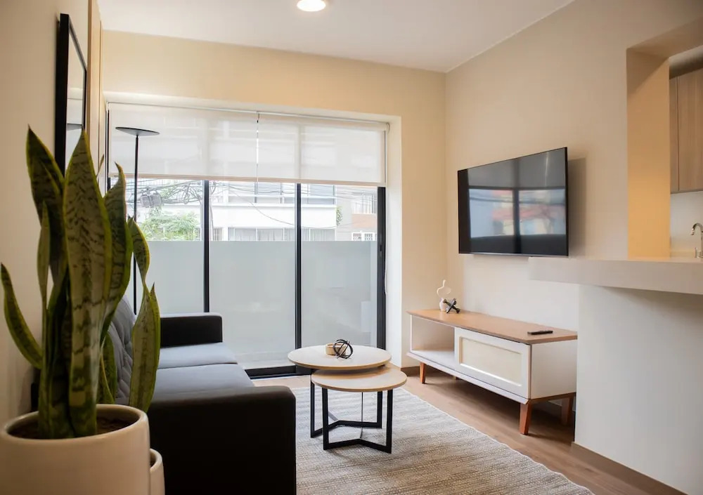 w Chic 1BR Apartment w Scenic Balcony in Central Miraflores