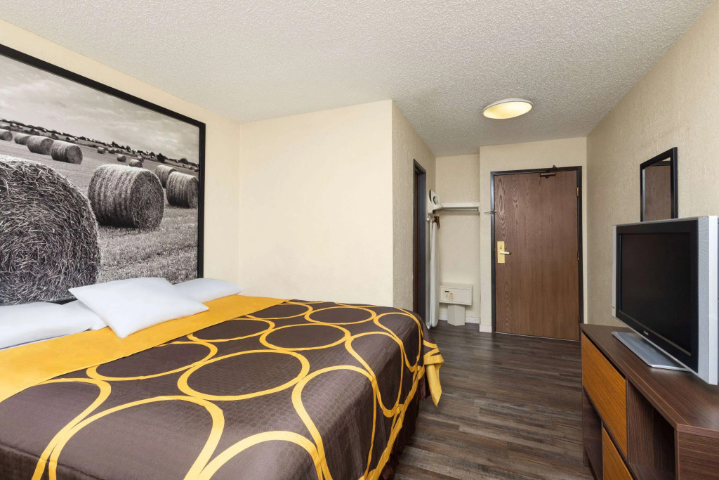 Super 8 by Wyndham Dodge City