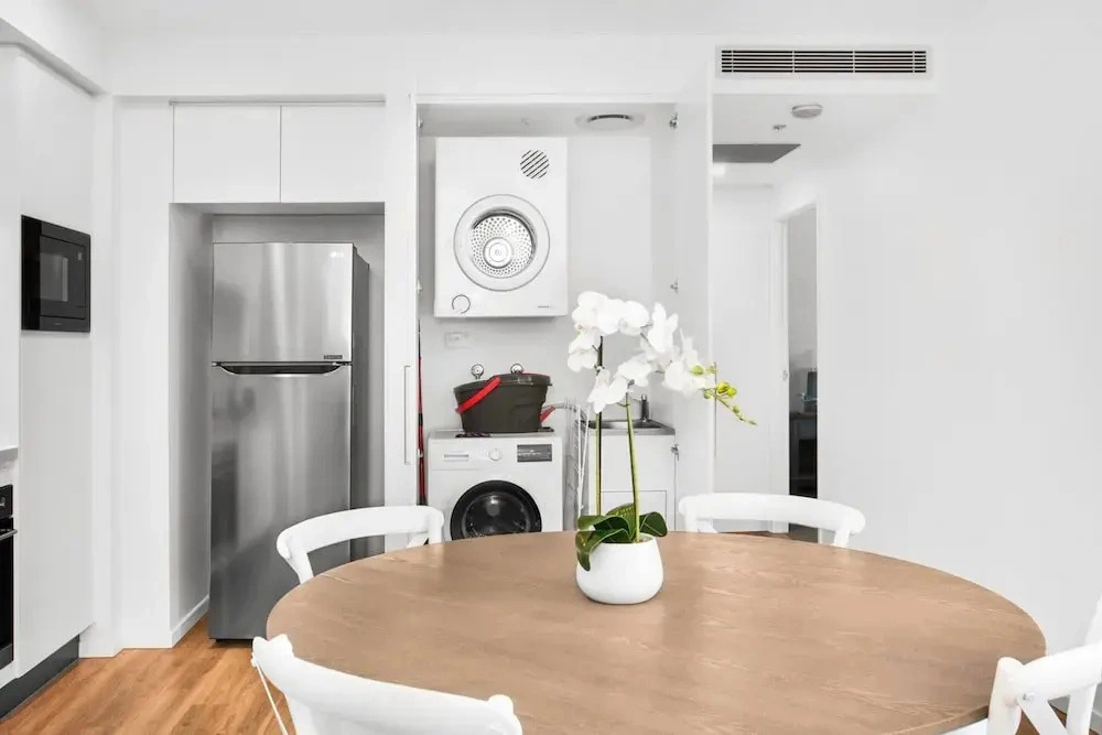 Surfers Paradise 2-bed Near Beach With Pool & Gym