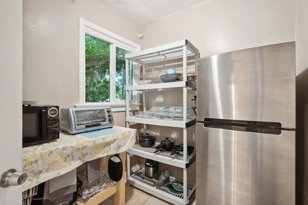 Hollywood Gem 1 Bedroom Apts by RedAwning