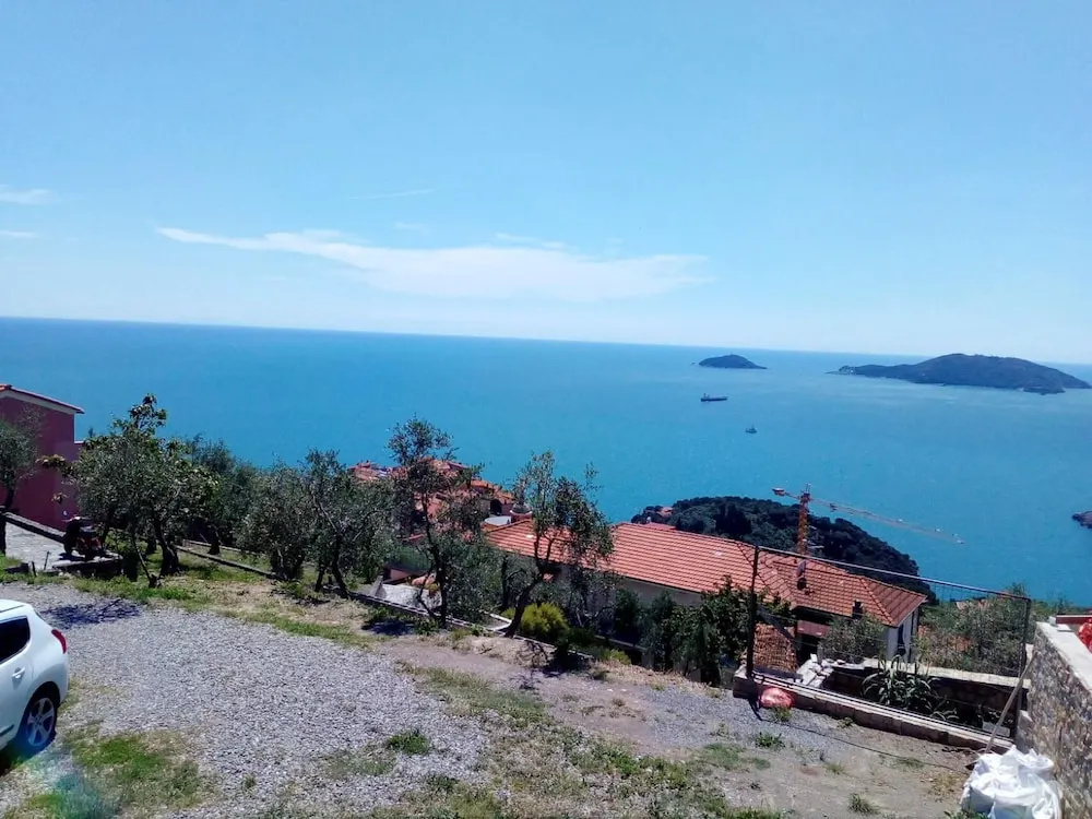 Villa with 2 Bedrooms in Lerici, with Wonderful Sea View And Enclosed Garden - 800 M From the Beach