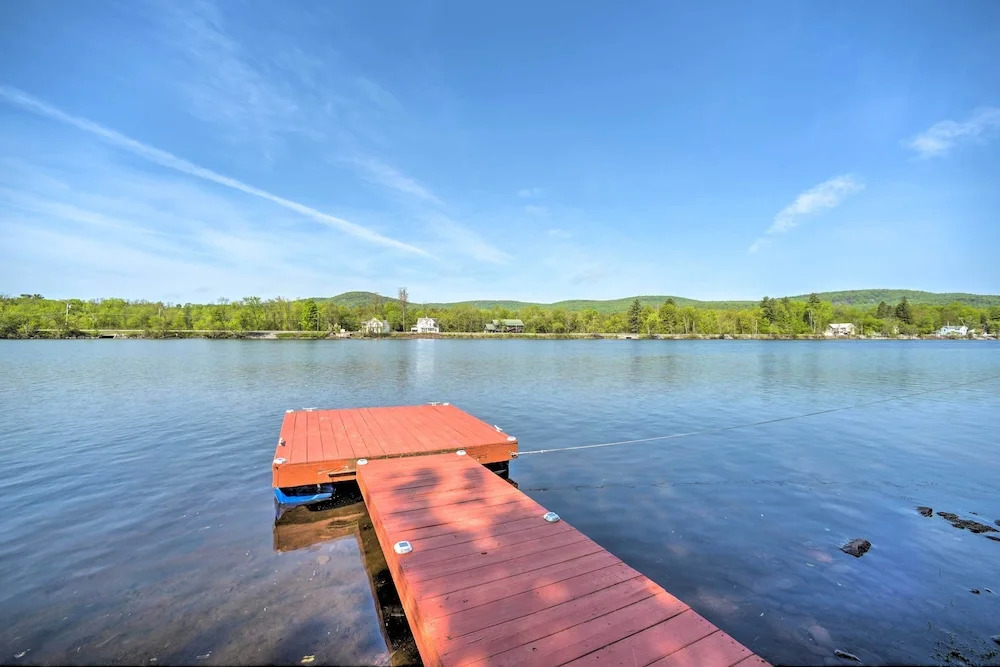 Hudson River Home w/ Fire Pit, Near Belmont Stakes