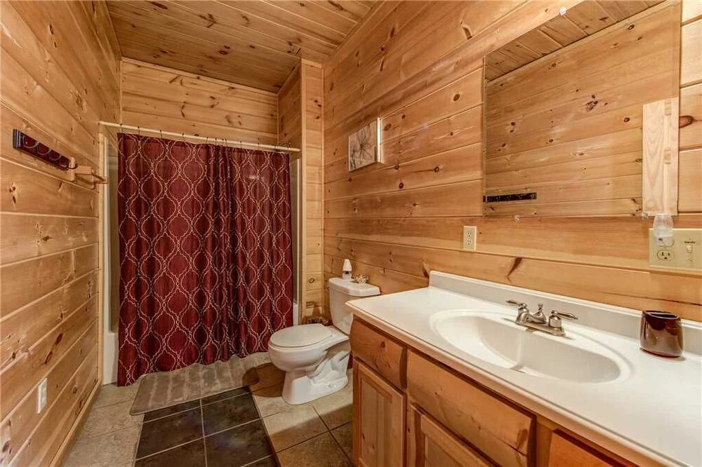 Take It Easy 3 Bedroom Home with Hot Tub