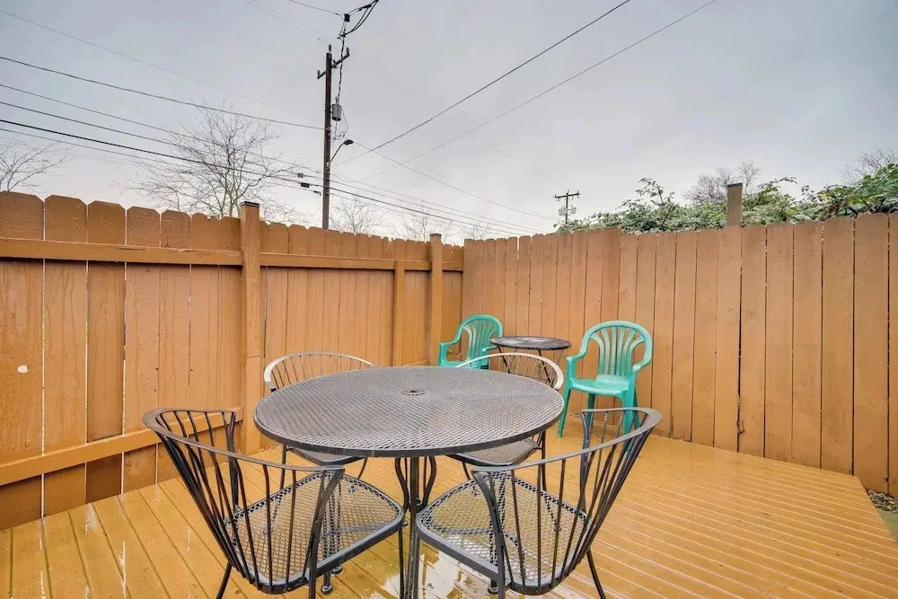 Walk to Light Rail: Quiet Judkins Park Home Base