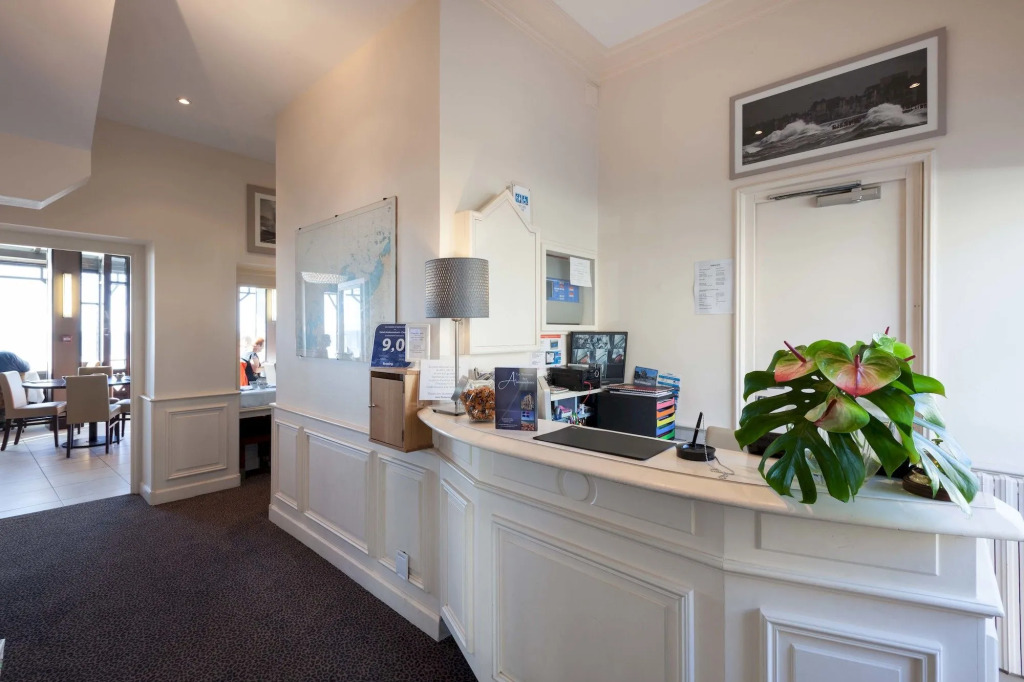 Ambassadeurs Logis Hotel
