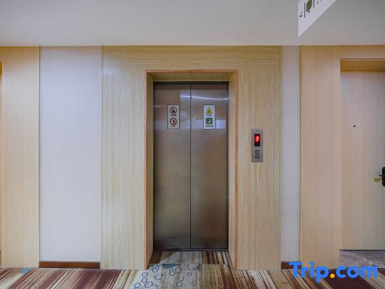 Vienna Classic Hotel (Qingdao Chengyang District Zhengyang Middle Road Subway Station)