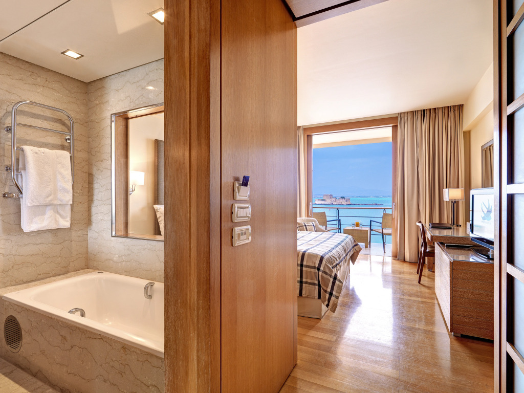 Amphitryon Hotel