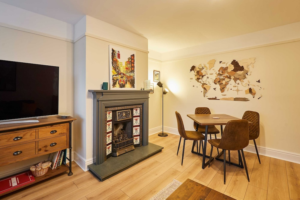 Host Stay Bridge Court