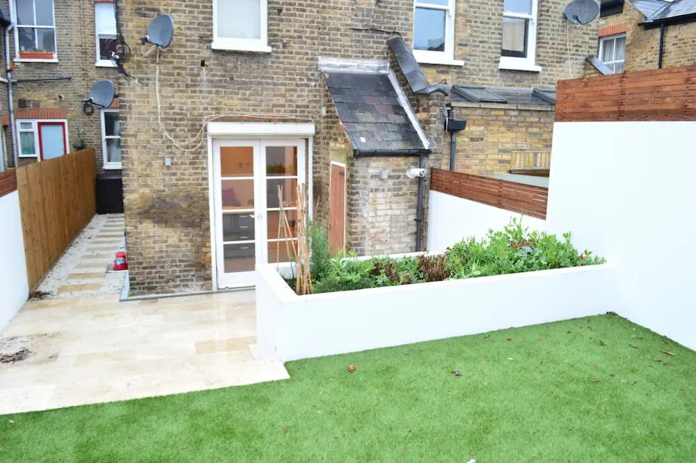Shepherd's Bush 2 Bedroom Flat With Garden
