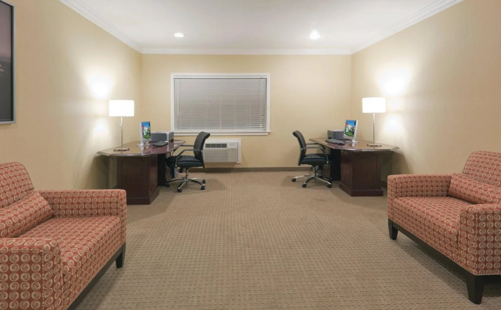 Holiday Inn & Suites San Mateo - SFO by IHG