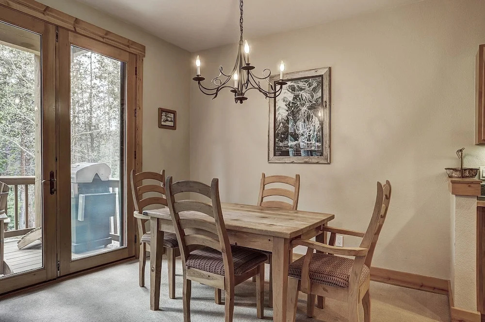 8757 Trappers Crossing 1 Bedroom Townhouse by RedAwning