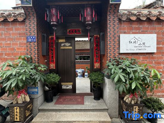 Red Brick Courtyard Homestay