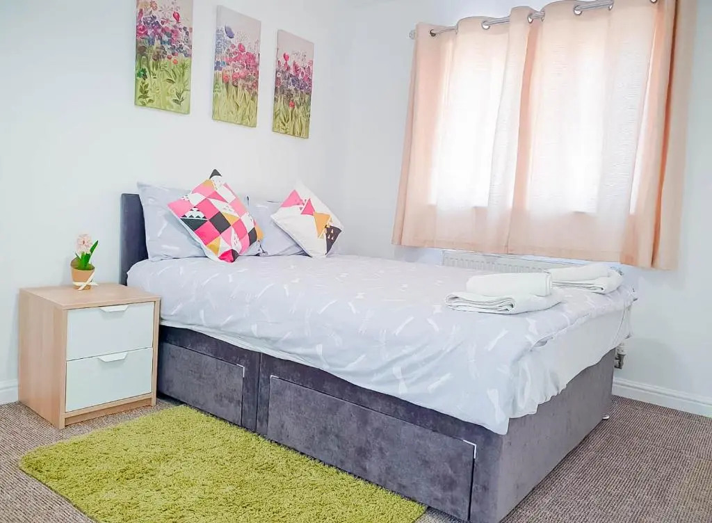 Airport Lounge - 3 Bed - 6 Persons