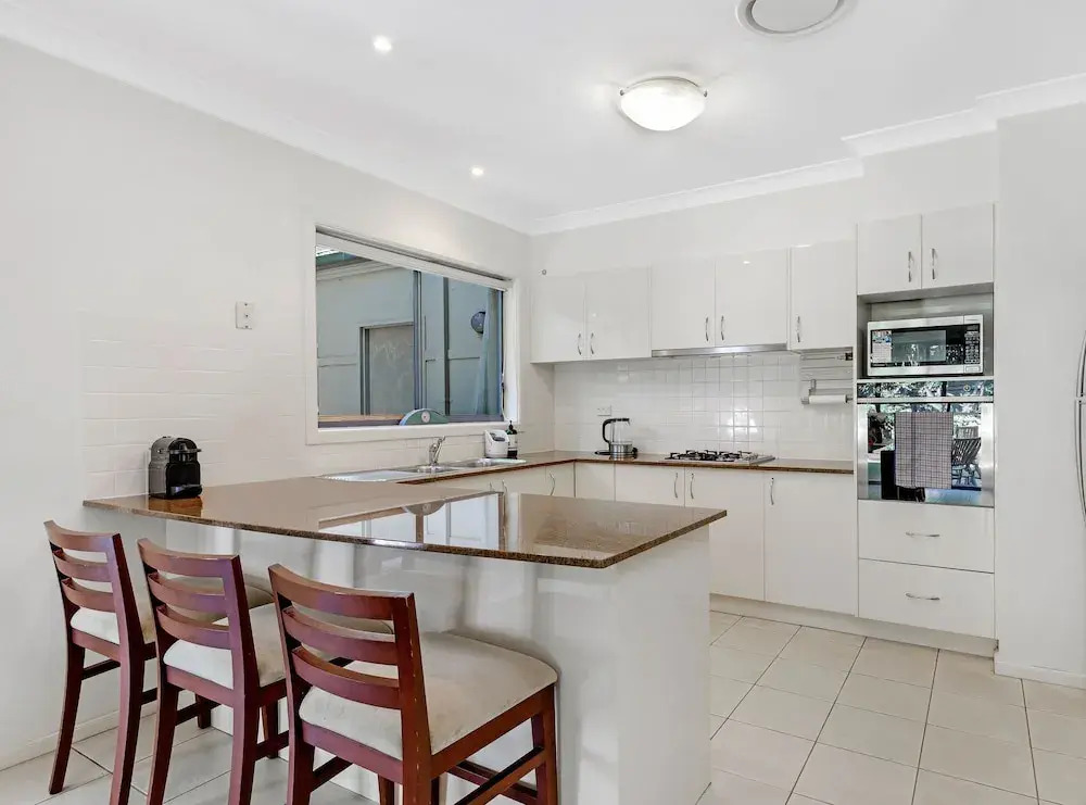 Kozyguru | Westleigh | 4 Bed Room | Free Parking