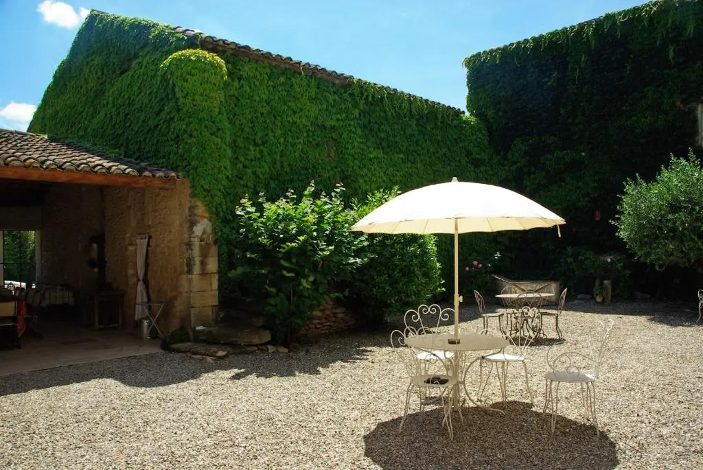 Demeure de charme du 18ème siècle à Gordes avec une magnifique vue sur le Luberon depuis sa piscine et pool-house, 12 personnes, LS2-107 VANADO