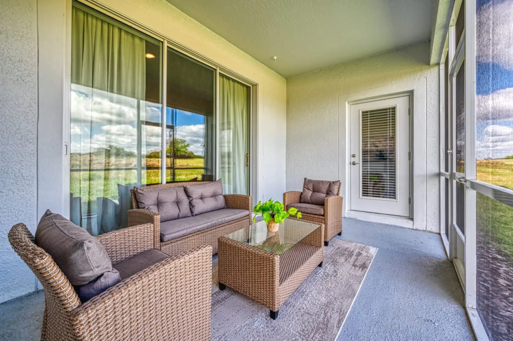 Modern Condo with themed bedroom Mickey near Disney